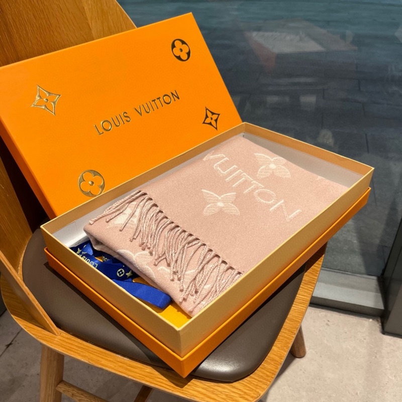 LV驢家最新款圍巾 經典圖案再設計 妥妥的百搭款 ,炒雞亮眼的logo設計