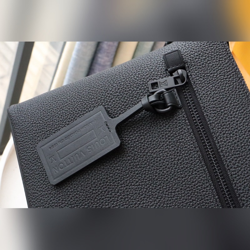 Louis Vuitton AEROGRAM Ipad pouch (M69837)